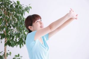 職場でできるストレッチ　屈伸の効用