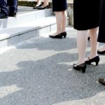 冬場の転職面接で気をつけたい服装のマナー、コートはどこで脱ぐの？手袋やマフラーは？